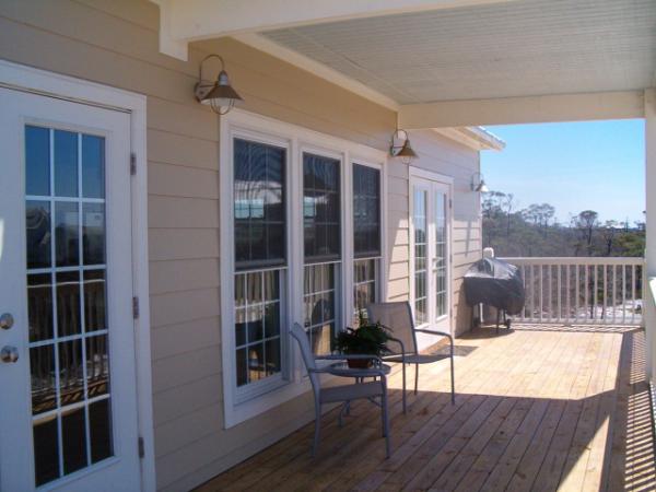 Top floor deck with gas grill