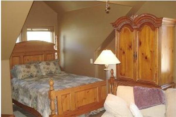 Queen bed with armoire & dresser drawers