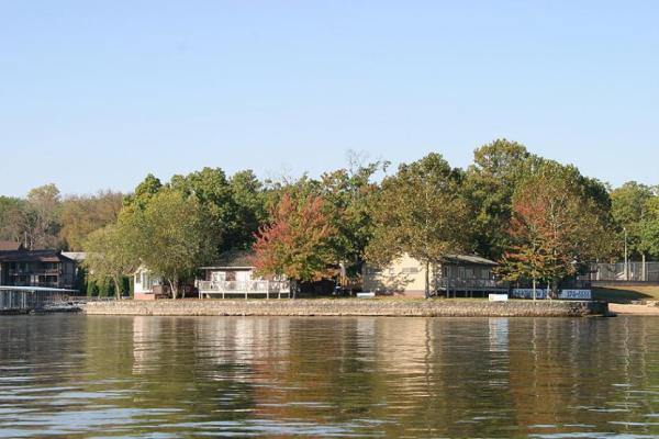 Lakeside Cottages 