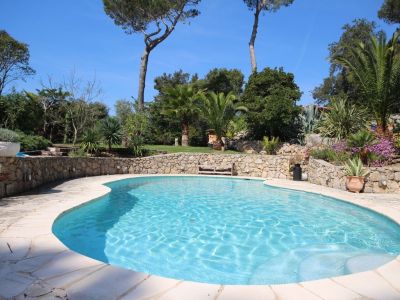 Grasse villa with architect designed pool and garden