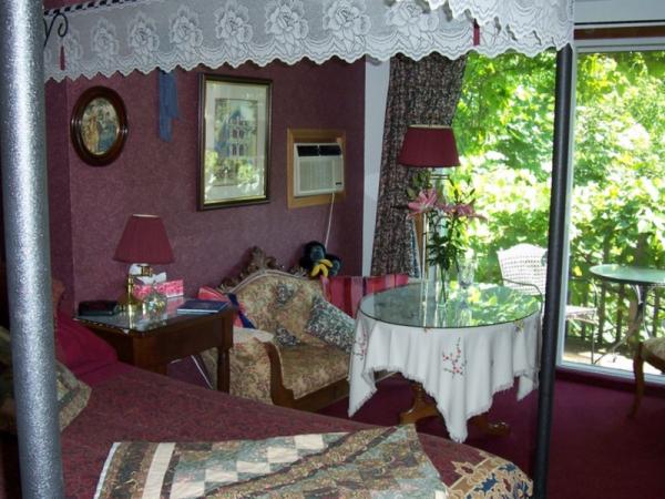The Romantic Burgundy Whirlpool Suite