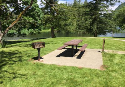 Silver Lake Park picnic bench
