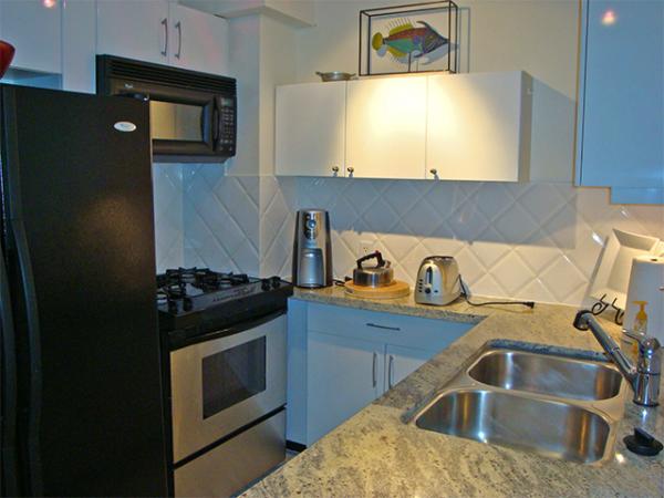 fully equipped kitchen with gas range