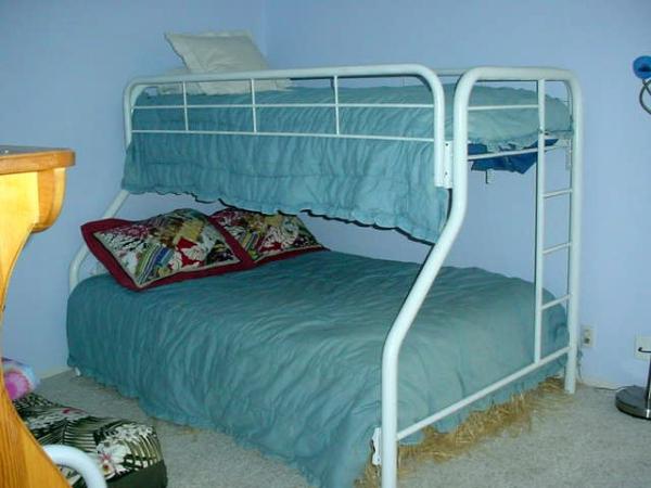 Second Bedroom-Bunk Bed and Futon