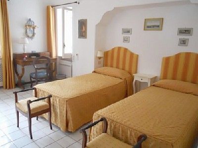 Villa Anacapri twin bedroom