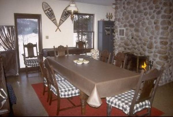 Large Dining Room, Seats 14
