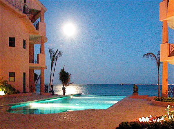 Moonrise overlooking the Caribbean & Cozumel Is.