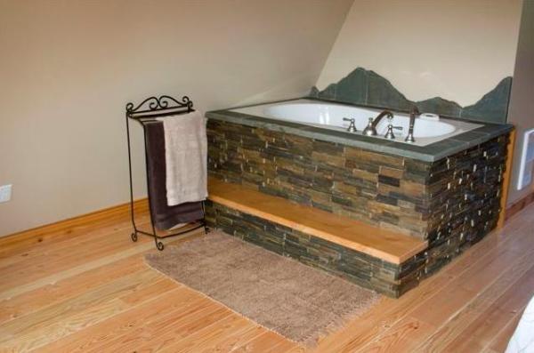 Jetted tub in Master Suite Loft