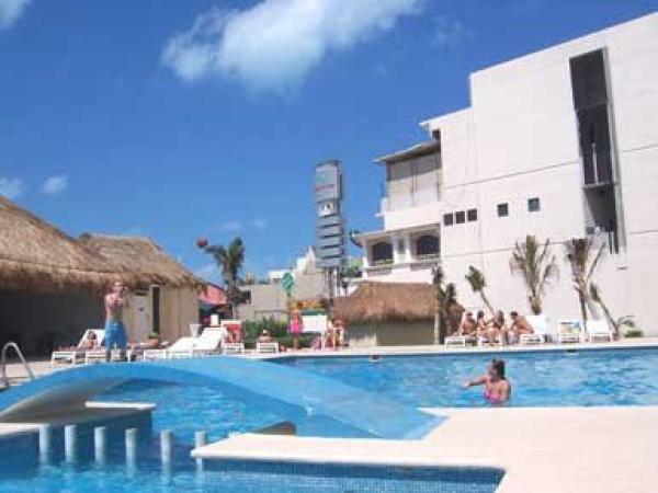 Pool area near the night club area of Cancun