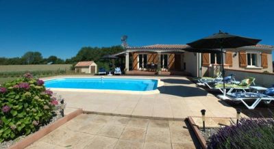 Villa Sizarin pool and terrace with sun loungers
