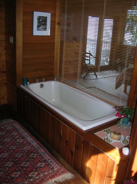 Master Bedroom Ensuite with Deep Soaker Tub