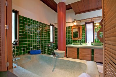 Laemset Lodge green bathroom