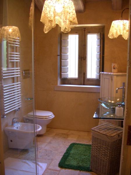 Apartment Melograno:Another View of Bathroom