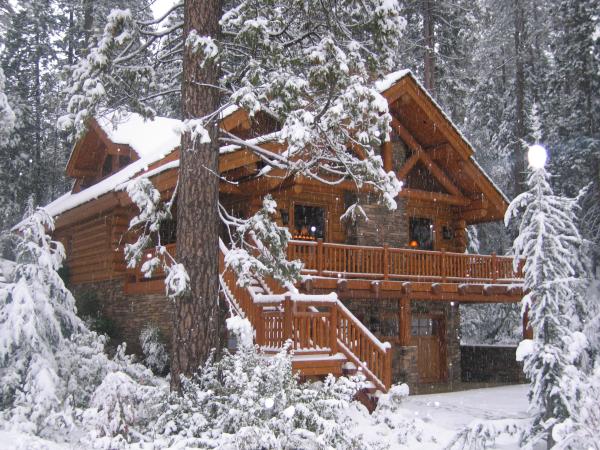 Enjoy a winter wonderland in this warm & cozy retr