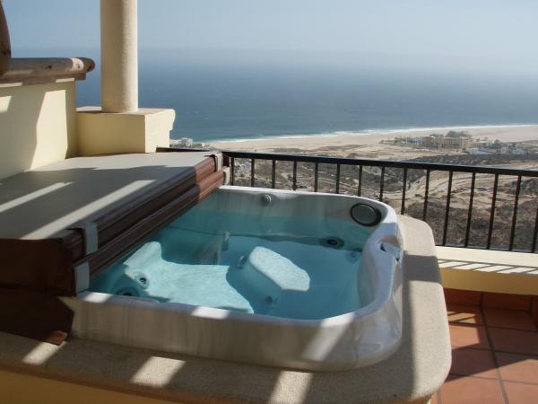 Jacuzzi on Deck outside MB.