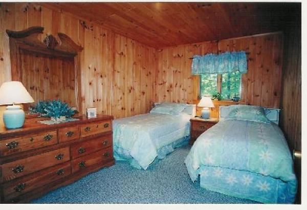 Bedroom with Twin Bed