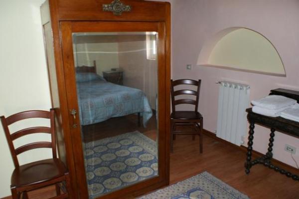 Bedroom With Mirror Cobard