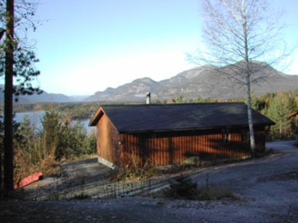 Chalet with nice view of lake 