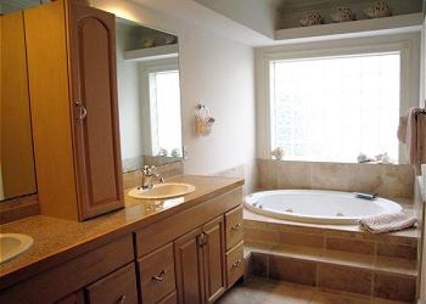 Master Bedroom Private Bathroom with Garden Tub