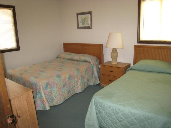 Street Side Bedroom (1 Full & 1 Twin) 