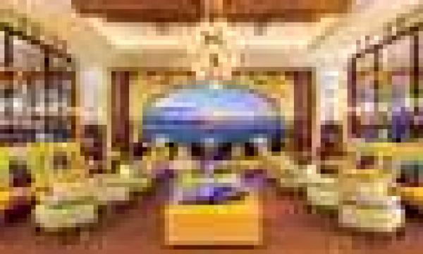               Lobby & Lounge Area