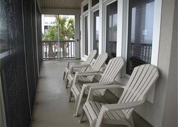 Screened-In Deck 