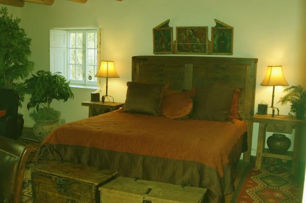 Front Master Bedroom - Kiva Fireplace & HDTV/DVD