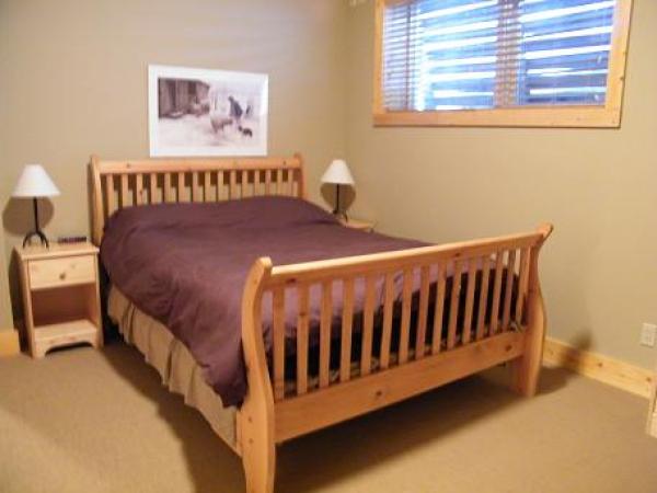 Master Bedroom - Sleeps 2