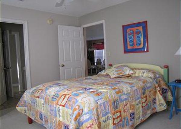 Bedroom 01 with a Queen Bed and Full Bathroom 