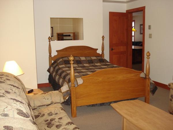 Bedroom 2. Queen size bed. 