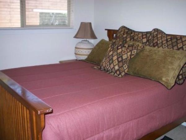Queen Bedroom With Laundry Room and Bathroom near