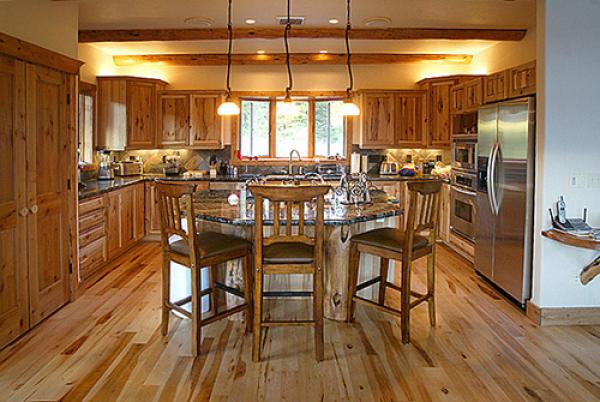 Kitchen & Dining