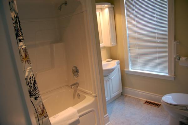 An ensuite bathroom