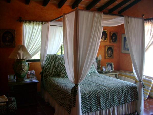 Queen Bedroom
