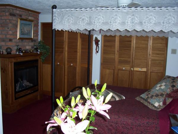 The Romantic Burgundy Whirlpool Suite 
