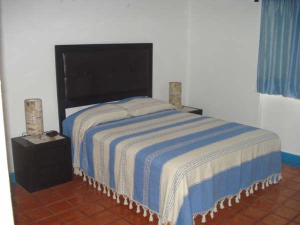 Second bedroom-queen bed
