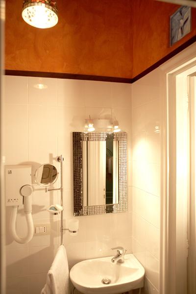 Apt. Bronze Bathroom