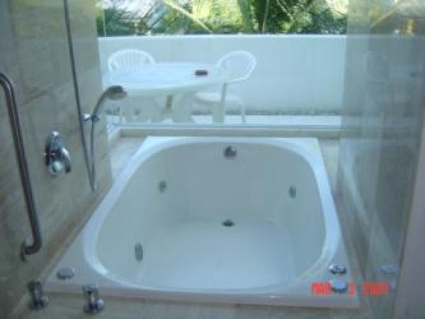 Jacuzzi on Master