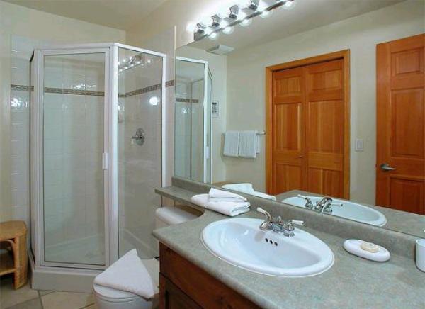 Main Floor Shower & Washer Dryer