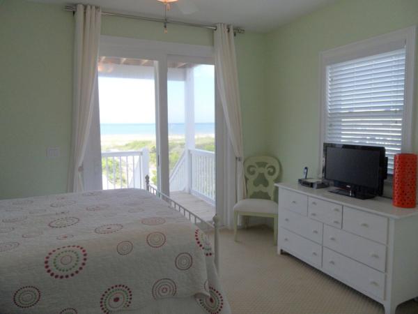 Gulf front Queen room on first floor.