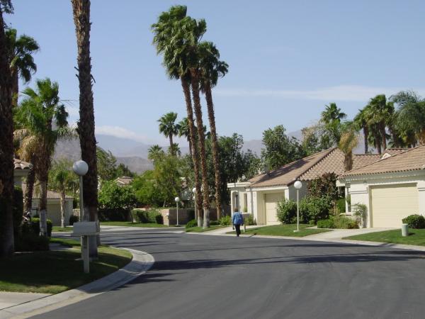 Great walking neighborhood, quiet & private!