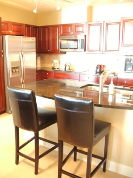 Kitchen with Breakfast Bar
