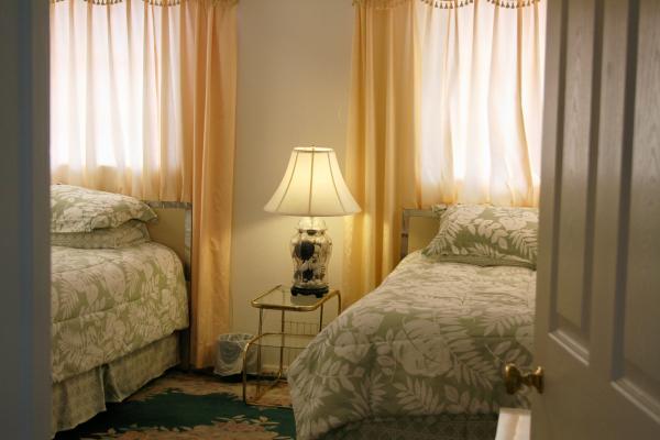 2nd bedroom