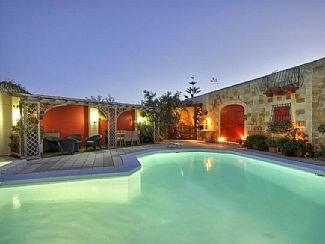 Five star private holiday villa in Malta