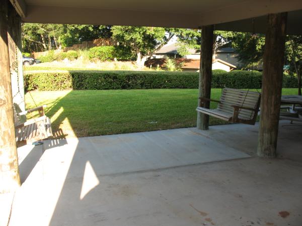 beautiful side yard to play