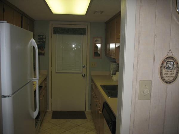 Fully furnished galley kitchen