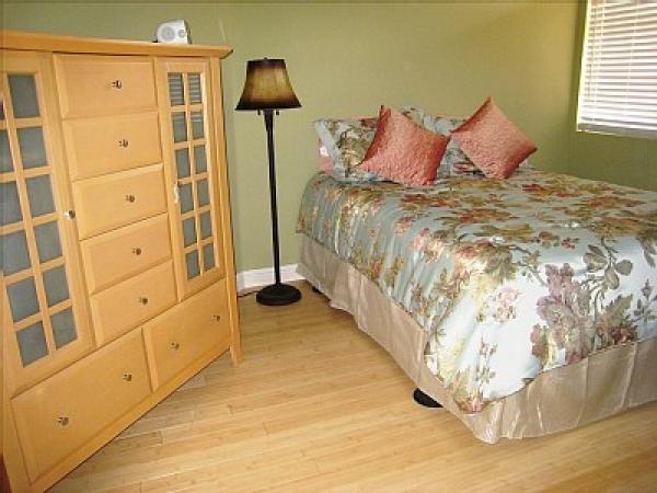 Bedroom with Queen Bed