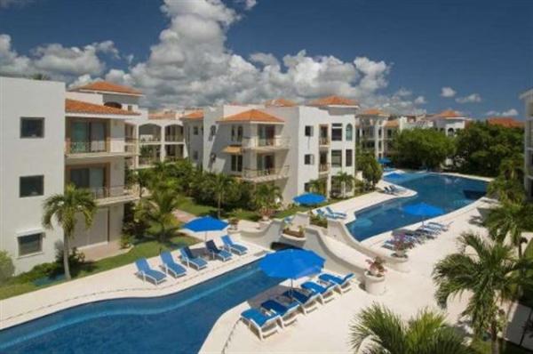 View of Swimming Pool in Paseo Del sol