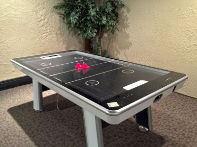 Air hockey table