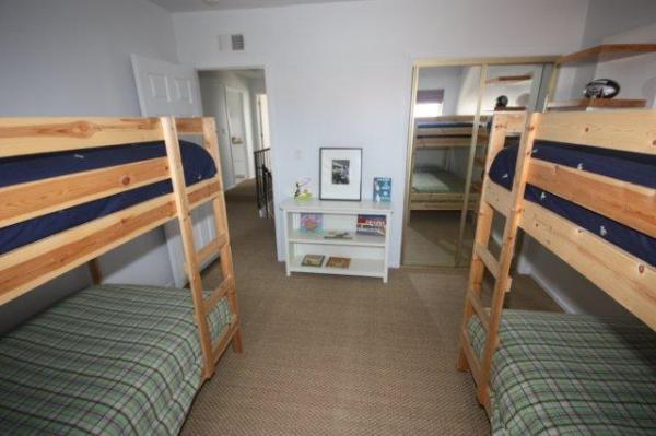Kids room with 4 bunks